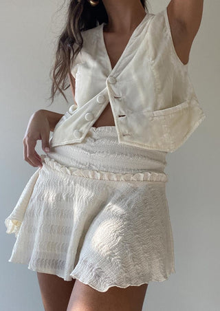 shirring cream skirt, cream skirt, cream mini skirt, mini skirt, summer outfit, summer skirt.