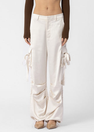 Satin cargo pants, cargo pant, cargo pants, satin pant, satin pants, champagne pant, everyday fashion, everyday outfit, outfit of the day, streetwear fashion