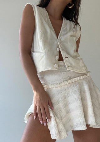 shirring cream skirt, cream skirt, cream mini skirt, mini skirt, summer outfit, summer skirt.