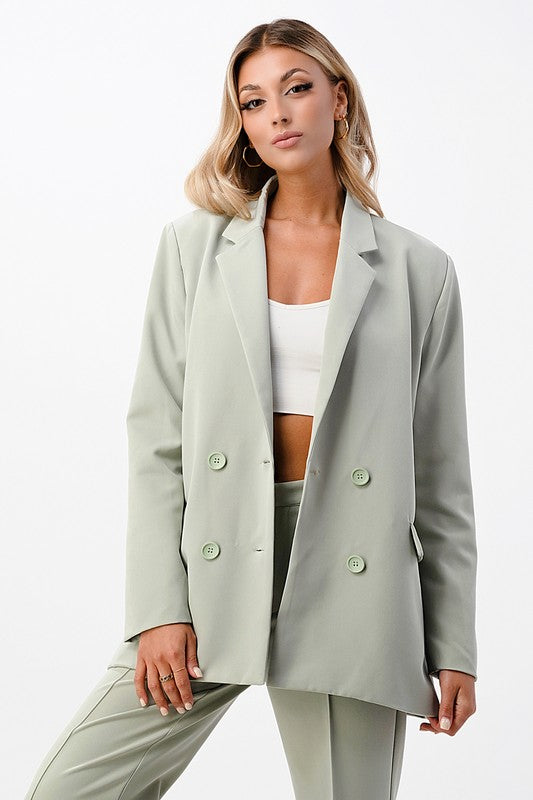Oversized blazer, double breasted blazer, shoulder pad blazer, chic blazer, blazer outfit, work outfit, corporate outfit.