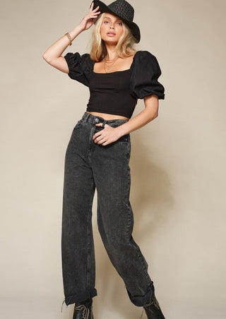 Minimal style, outfit inspo, fashion inspo, spring fashion, neutral fashion, streetwear fashion, streetwear style, casual outfit,