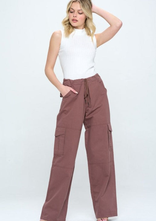 Beige style, spring outfit, outfit inspo, minimal style, outfit ideas, street style, vintage style, retro style, spring aesthetic, outfit for brunch, outfit of the day, outfits, spring style, neutral style, monochromatic style, cargo pants, vintage cargo pants,