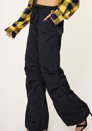 Black slouchy pant, slouchy pant, cargo pant, fall outfit, neutral outfit, neutral fashion.