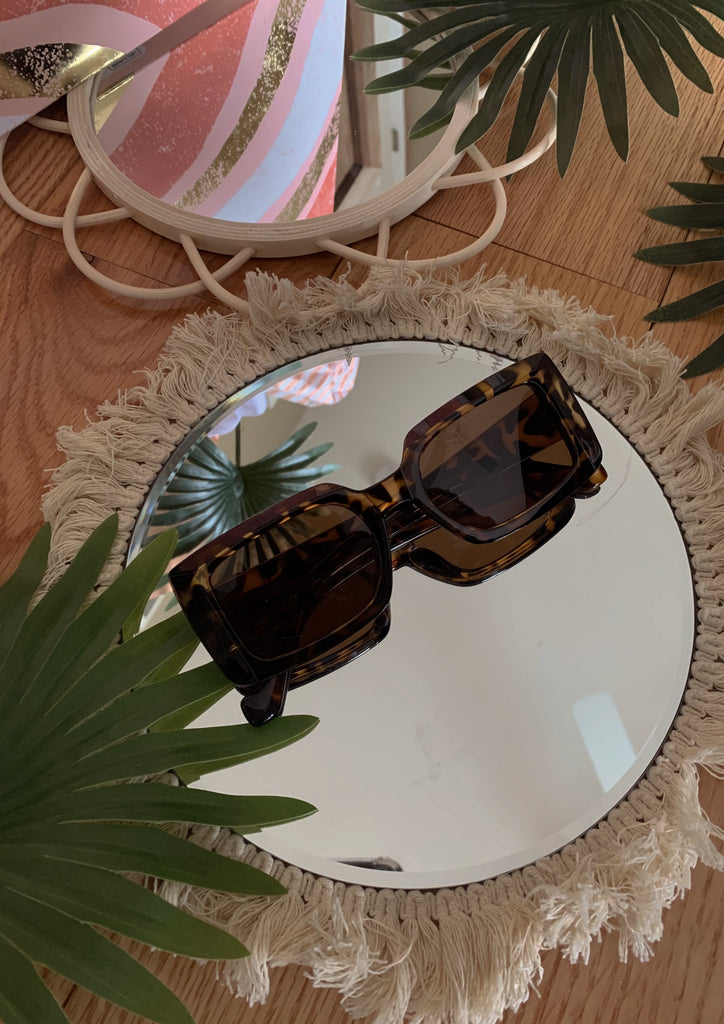 Tortoise Shell Trendy High Fashion Women's Sunglasses