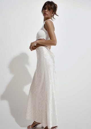 Beige style, spring outfit, outfit inspo, minimal style, outfit ideas, street style, vintage style, retro style, spring aesthetic, outfit for brunch, outfit of the day, outfits, spring style, neutral style, monochromatic style, 