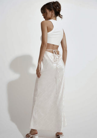 Spring fashion, outfit inspiration, minimal style, outfit inspo, neutral style, spring style, streetwear style, fashion inspo, street style, outfit ideas,