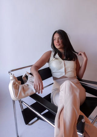 Beige style, spring outfit, outfit inspo, minimal style, outfit ideas, street style, vintage style, retro style, spring aesthetic, outfit for brunch, outfit of the day, outfits, spring style, neutral style, monochromatic style, 