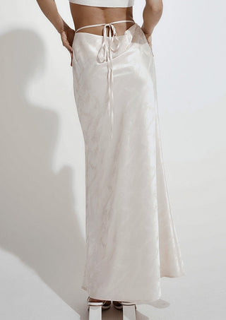 Beige style, spring outfit, outfit inspo, minimal style, outfit ideas, street style, vintage style, retro style, spring aesthetic, outfit for brunch, outfit of the day, outfits, spring style, neutral style, monochromatic style, 